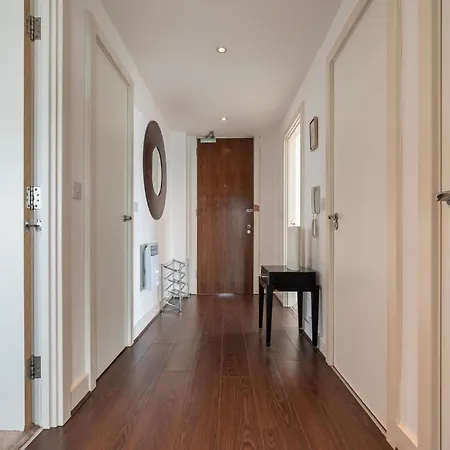 Ultra Luxury! View In Centre!! Apartment *