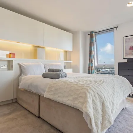 Ultra Luxury! View In Centre!! * Birmingham