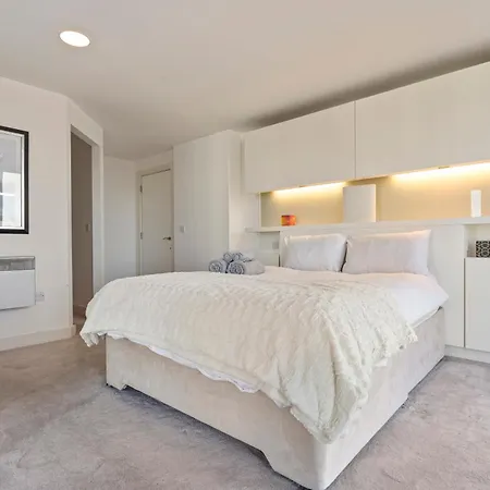 Ultra Luxury! View In Centre!!